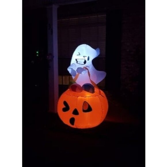 Amazon.com: Joiedomi 5 FT Tall Halloween Inflatable Ghost  5 FT Tall Halloween Inflatable Cute Ghost Inflatable Lift Pumpkin Candy